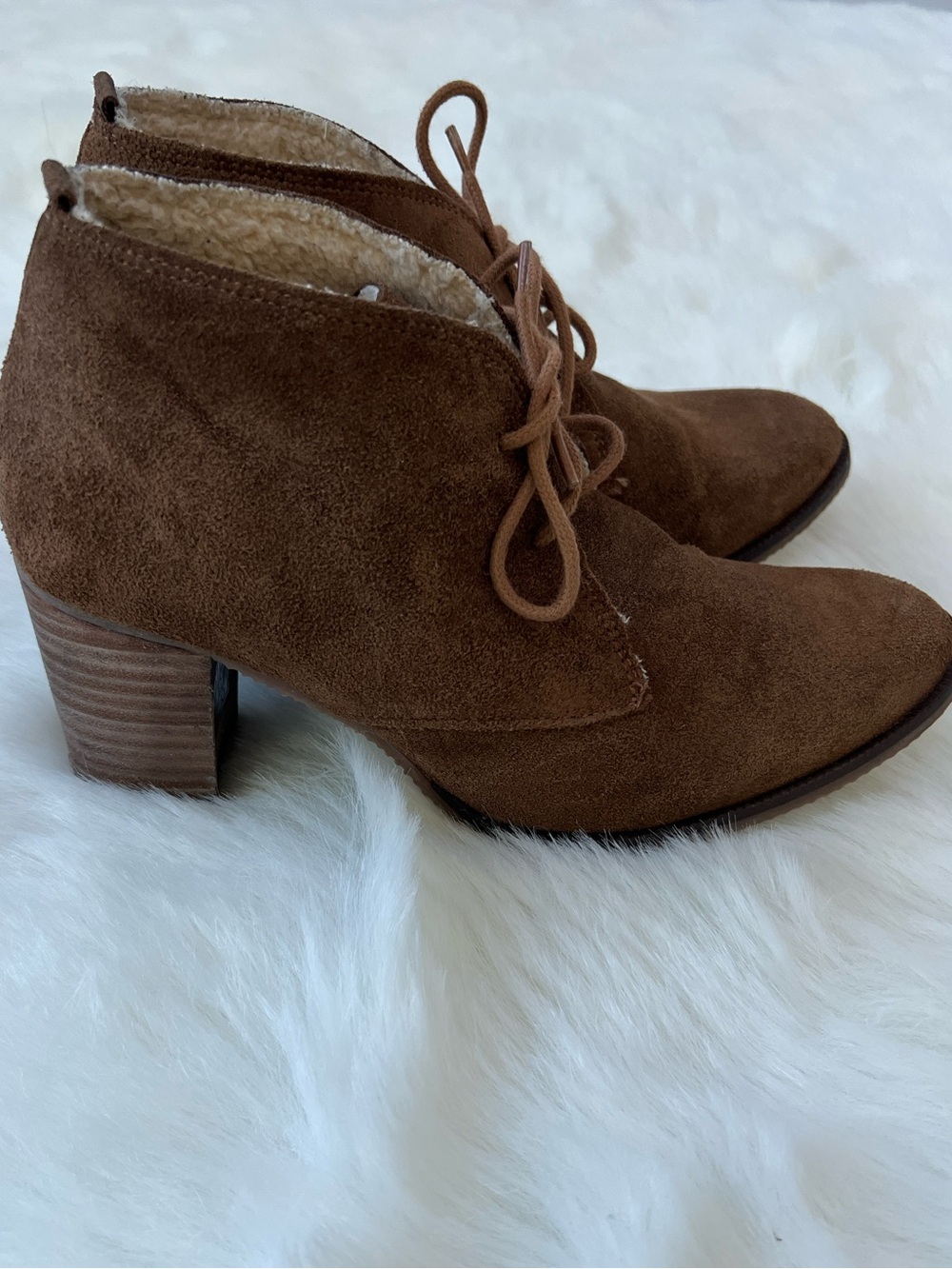 Women's Brown Suede Lace-Up Ankle Boot faux fur Lining size 10 made in Romania